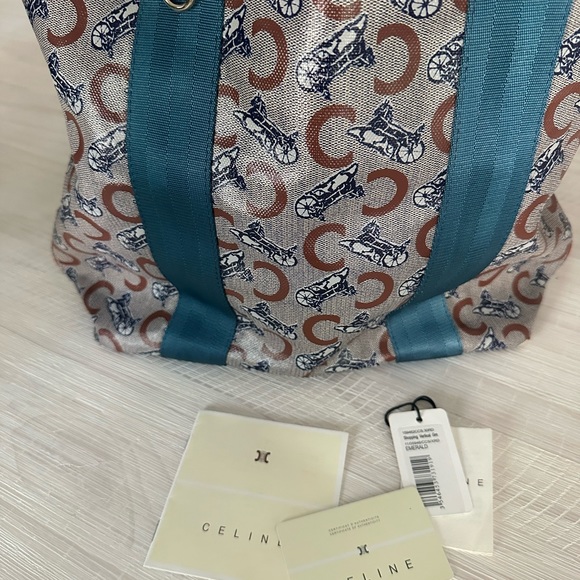 Celine Shopping Vertical GM - Picture 6 of 13